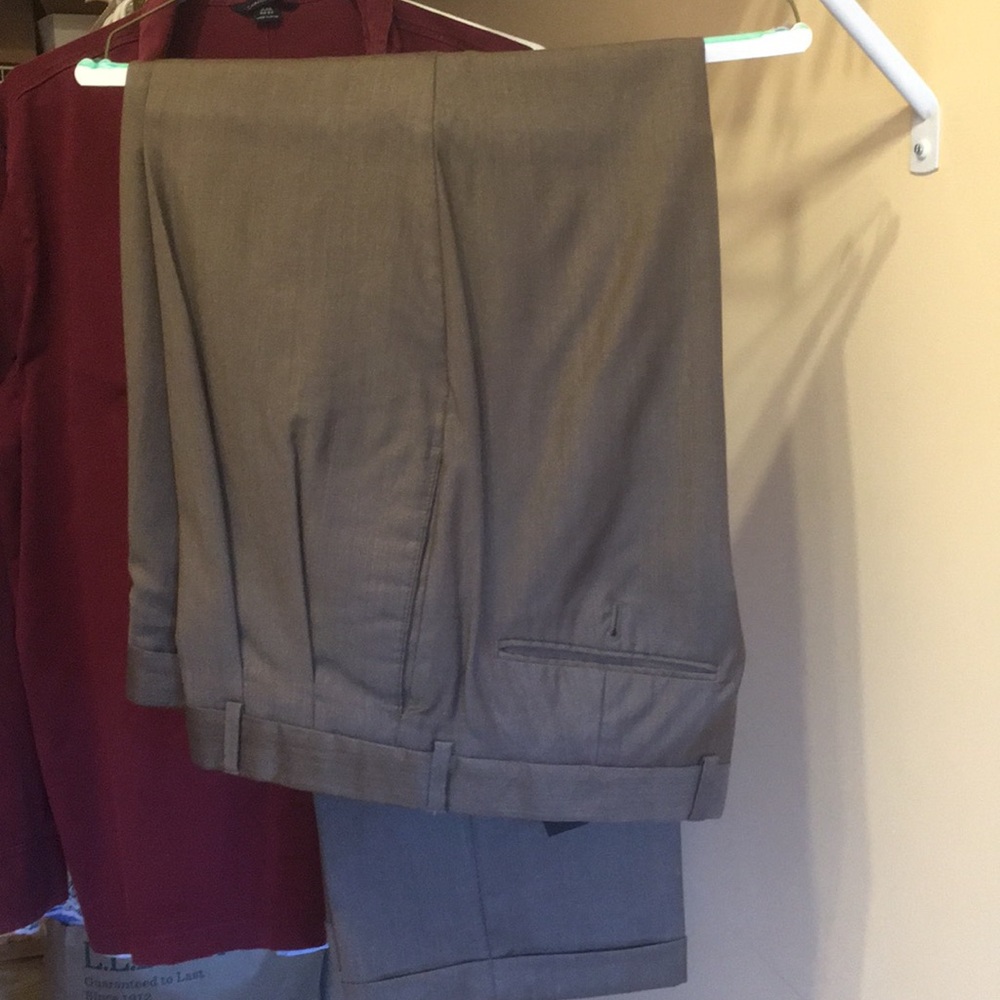 Men's pleated dress pants